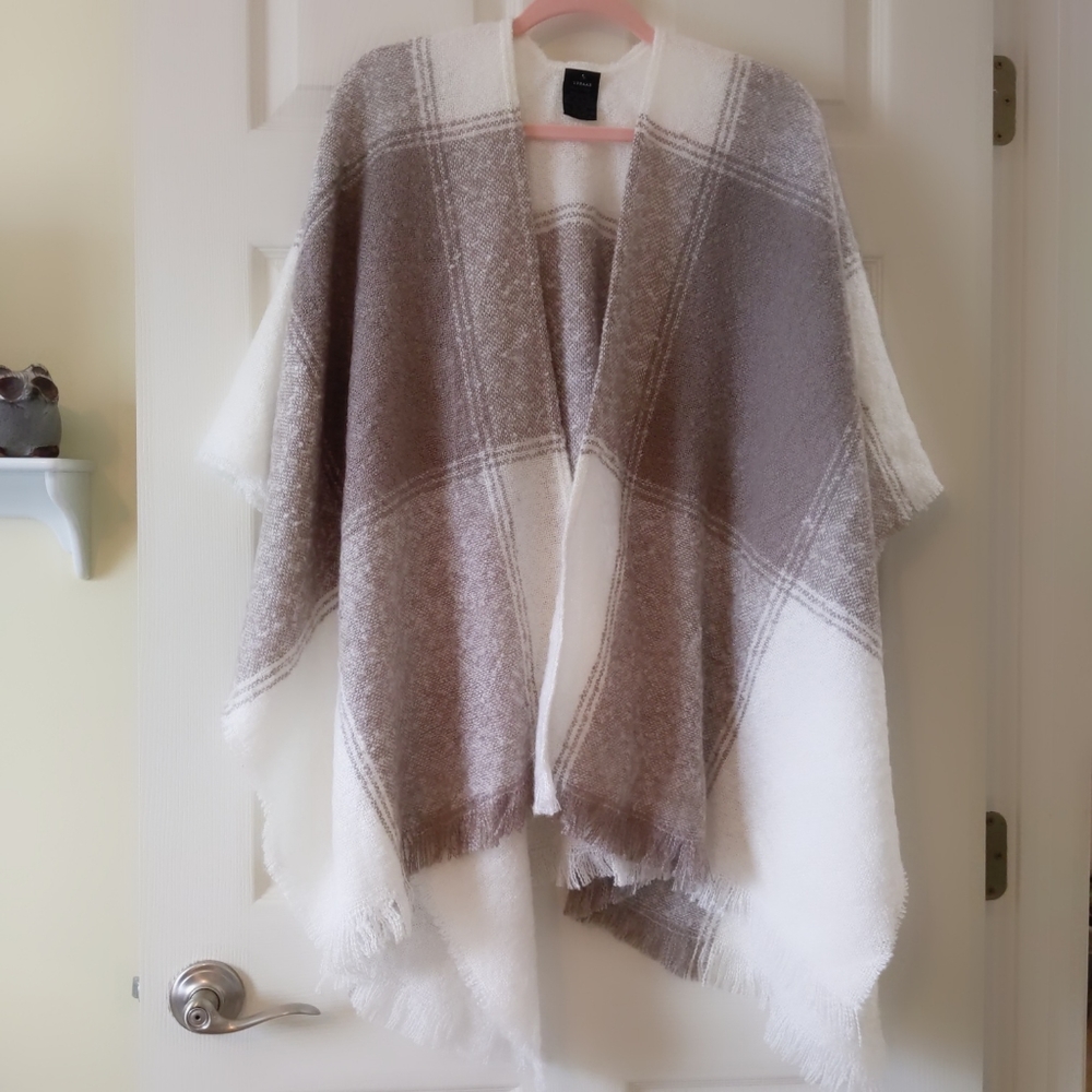 V.Fraas Ruana Poncho Off White Taupe